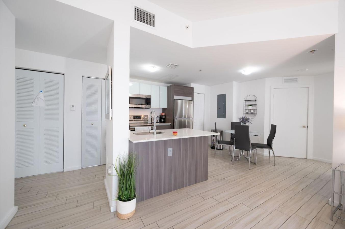 Subtle 2 Bed In Edgewater Downtown With Free Parking Apartman Miami Kültér fotó